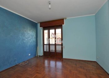 Camera da letto - Trilocale corso Roma, 13, Cuorgnè - foto 10