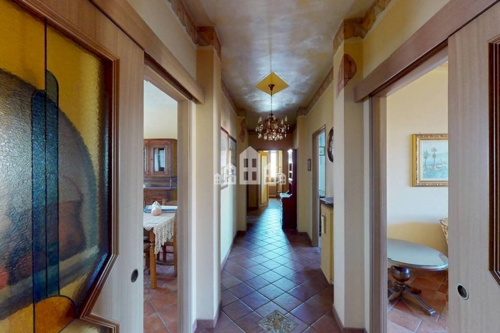 Corridoio - Appartamento viale Losego, 6, Rivarolo Canavese - foto 2