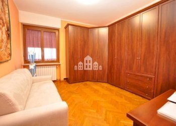 Camera da letto - Casa indipendente via Angelo Barengo, 11, Castellamonte - foto 11