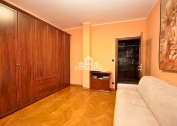 Camera da letto - Casa indipendente via Angelo Barengo, 11, Castellamonte - foto 13