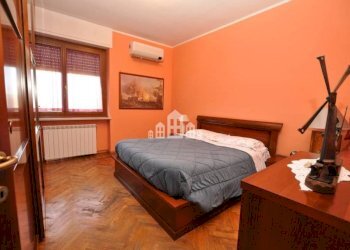 Camera da letto - Casa indipendente via Angelo Barengo, 11, Castellamonte - foto 19