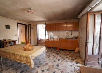 Cucina - Casa indipendente Frazione Bardonetto Inferiore, 6, Locana - foto 9