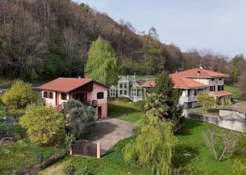 Vista - Casa indipendente Regione piani, 16, Val di Chy - foto 1