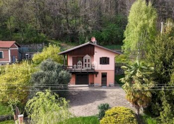 Facciata - Casa indipendente Regione piani, 16, Val di Chy - foto 7