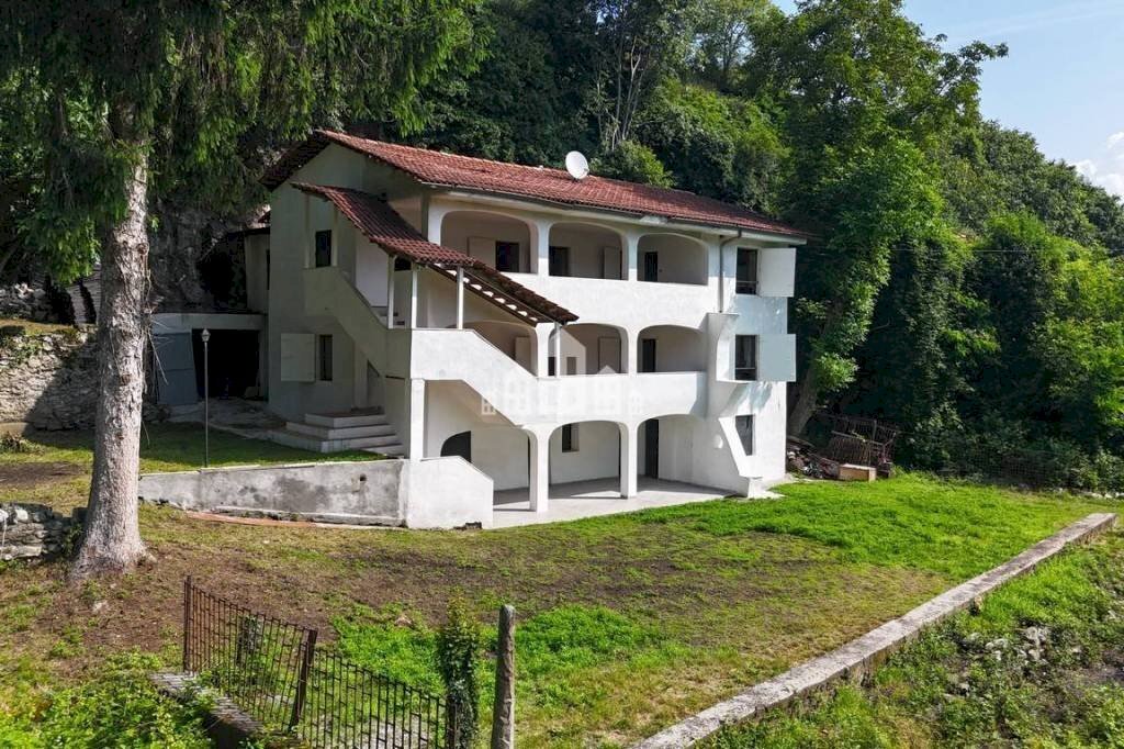 Facciata - Casa indipendente Regione Monti, snc, Val di Chy - foto 2