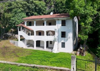 Facciata - Casa indipendente Regione Monti, snc, Val di Chy - foto 1