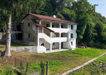 Facciata - Casa indipendente Regione Monti, snc, Val di Chy - foto 2