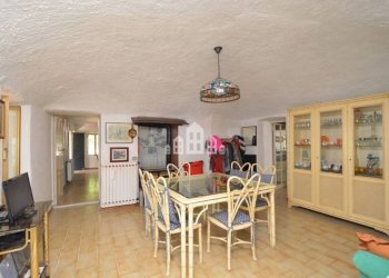 Salone - Casa indipendente Regione Monti, snc, Val di Chy - foto 11