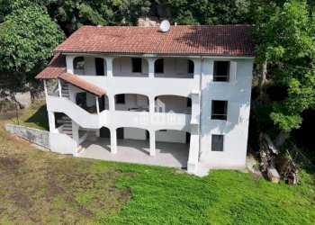 Facciata - Casa indipendente Regione Monti, snc, Val di Chy - foto 48