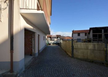 Cortile interno - Casa indipendente via Rua, 17, Val di Chy - foto 8