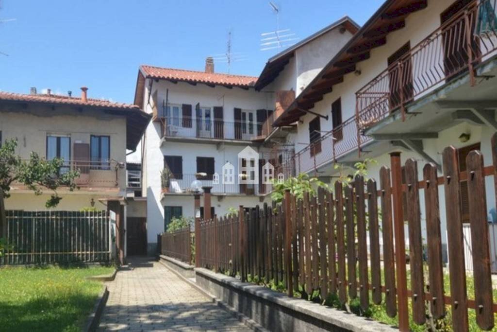 Zona - Trilocale piazza Monte Grappa, 14, Cuorgnè - foto 3