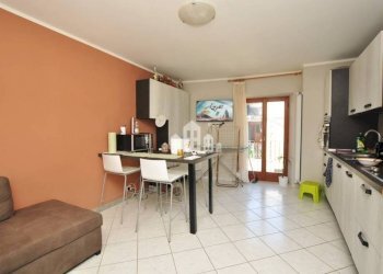 Salone - Trilocale piazza Monte Grappa, 14, Cuorgnè - foto 1