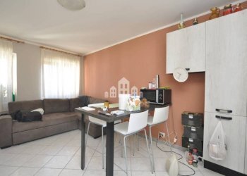 Salone - Trilocale piazza Monte Grappa, 14, Cuorgnè - foto 5