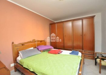 Camera da letto - Trilocale piazza Monte Grappa, 14, Cuorgnè - foto 8