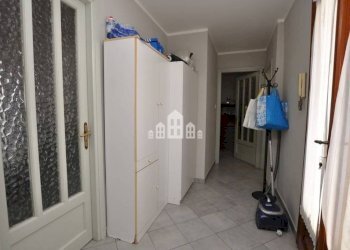 Corridoio - Trilocale piazza Monte Grappa, 14, Cuorgnè - foto 11