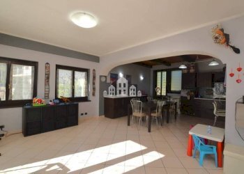 Salone - Casa indipendente Frazione Braida, 22, Canischio - foto 3