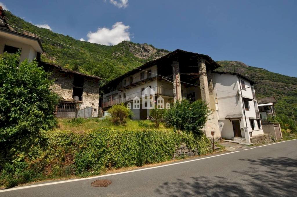 Facciata - Casa indipendente frazione Casetti, 60, Locana - foto 1