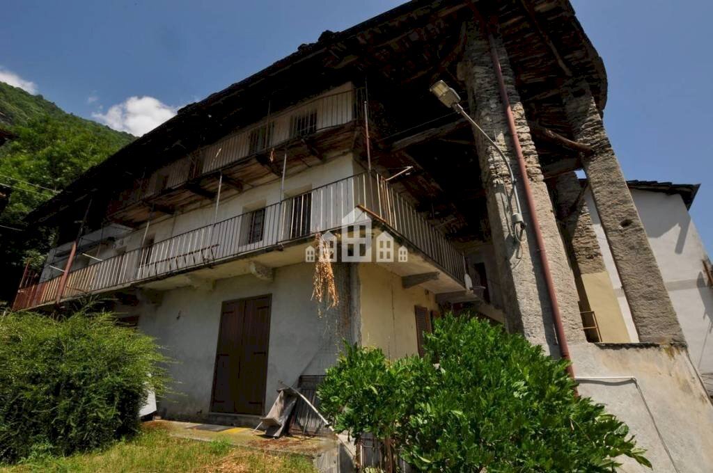 Facciata - Casa indipendente frazione Casetti, 60, Locana - foto 2