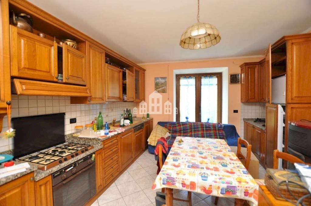 Cucina - Casa indipendente frazione Casetti, 60, Locana - foto 3