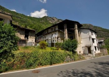 Facciata - Casa indipendente frazione Casetti, 60, Locana - foto 1