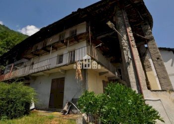 Facciata - Casa indipendente frazione Casetti, 60, Locana - foto 2