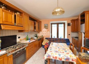 Cucina - Casa indipendente frazione Casetti, 60, Locana - foto 3