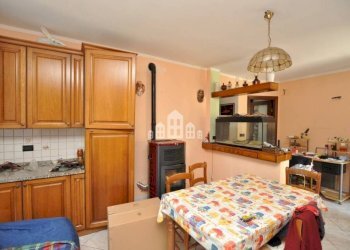 Cucina - Casa indipendente frazione Casetti, 60, Locana - foto 4