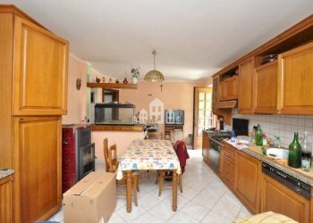 Cucina - Casa indipendente frazione Casetti, 60, Locana - foto 5