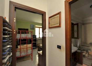 Corridoio - Casa indipendente frazione Casetti, 60, Locana - foto 11