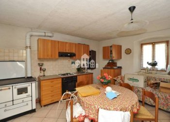 Cucina - Casa indipendente frazione Casetti, 60, Locana - foto 19