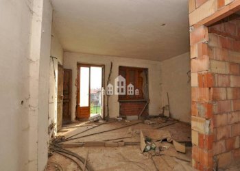 Stanza non arredata - Independent house Frazione Sant'Antonio, 132/4, Castellamonte - photo 19
