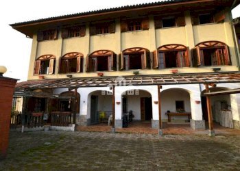Facciata - Casa indipendente via Aosta, 42, Ivrea - foto 1