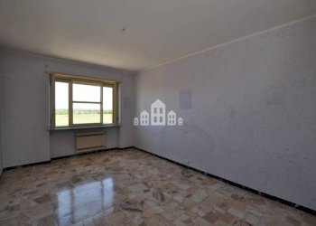 Camera da letto - Three-room apartment via Micheletto, 87, Feletto - photo 14