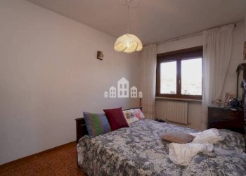 Camera da letto - Quadrilocale via Villa, 10, Valperga - foto 8