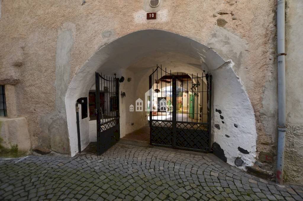 Cortile interno - Casa indipendente via Adua, snc, Issiglio - foto 2