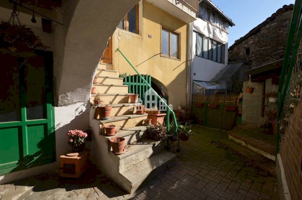 Giardino - Casa indipendente via Adua, snc, Issiglio - foto 2