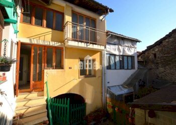 Facciata - Casa indipendente via Adua, snc, Issiglio - foto 1