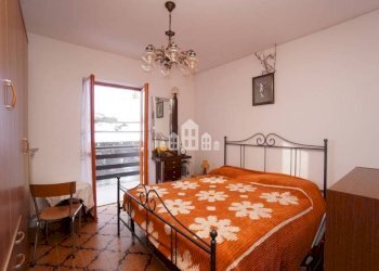 Camera da letto - Three-room apartment via Ceritti, 1, Alpette - photo 14