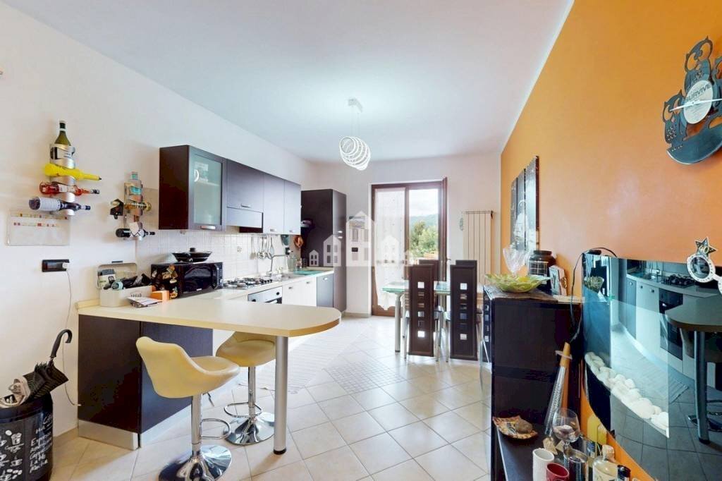 Cucina - Trilocale via Tripoli, 50, Cuorgnè - foto 1