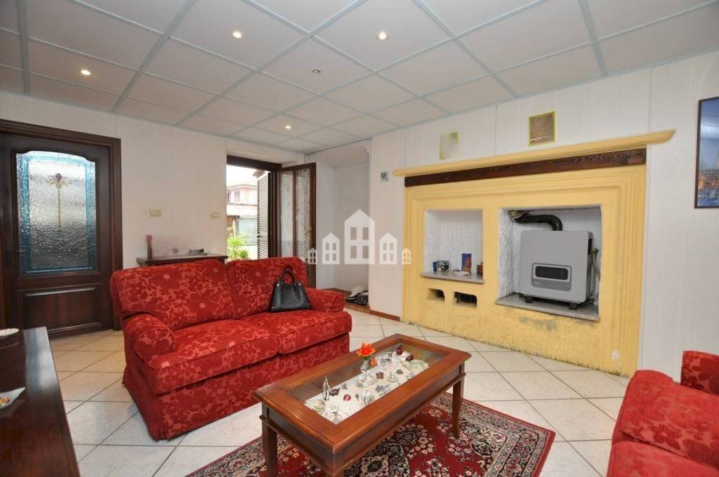 Salone - Casa indipendente vicolo Vigne, 5, Rivarolo Canavese - foto 2