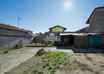 Cortile interno - Casa indipendente vicolo Vigne, 5, Rivarolo Canavese - foto 27
