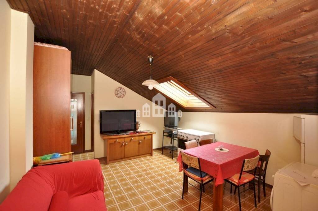 Soggiorno - Attico via Cappuccini, 3, Cuorgnè - foto 3