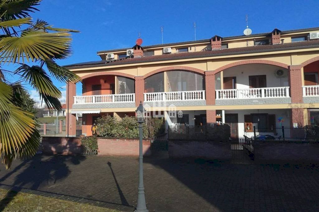 Facciata - Villa a Schiera Cascina Goretta, 3, San Giorgio Canavese - foto 1