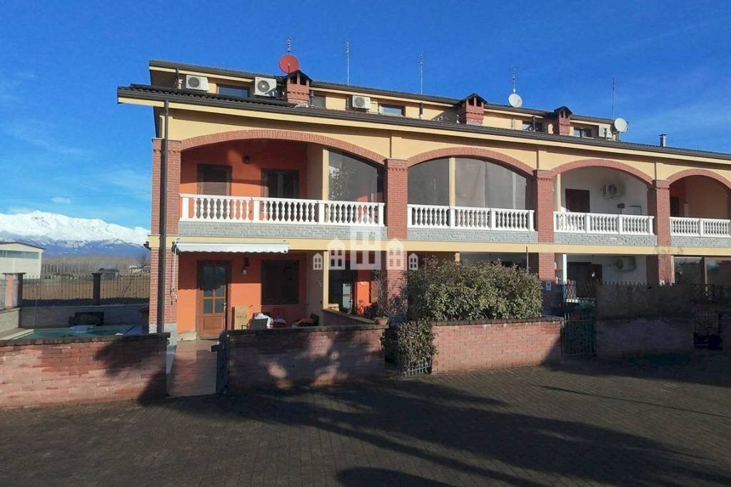 Facciata - Villa a Schiera Cascina Goretta, 3, San Giorgio Canavese - foto 2