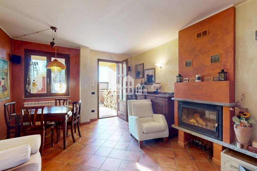 Salone - Villa a Schiera Cascina Goretta, 3, San Giorgio Canavese - foto 3