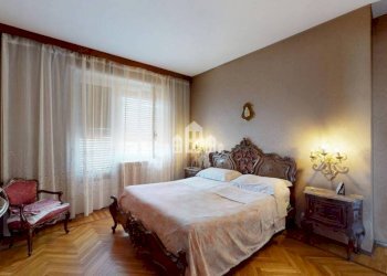 Camera da letto - Four-room apartment via San Gaudenzio, 10, Ivrea - photo 12