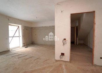 Magazzino - Trilocale via Arduino, 33, Cuorgnè - foto 2