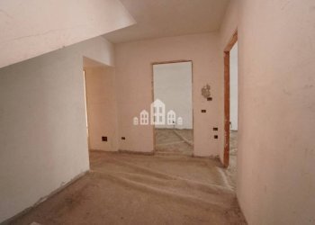 Stanza non arredata - Trilocale via Arduino, 33, Cuorgnè - foto 14