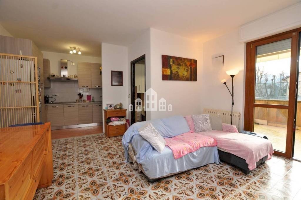 Salone - Trilocale via Milite Ignoto, 7, Cuorgnè - foto 1