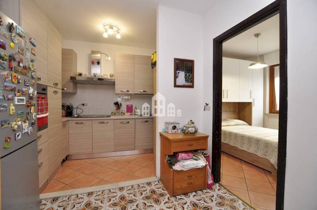 Cucina - Trilocale via Milite Ignoto, 7, Cuorgnè - foto 2